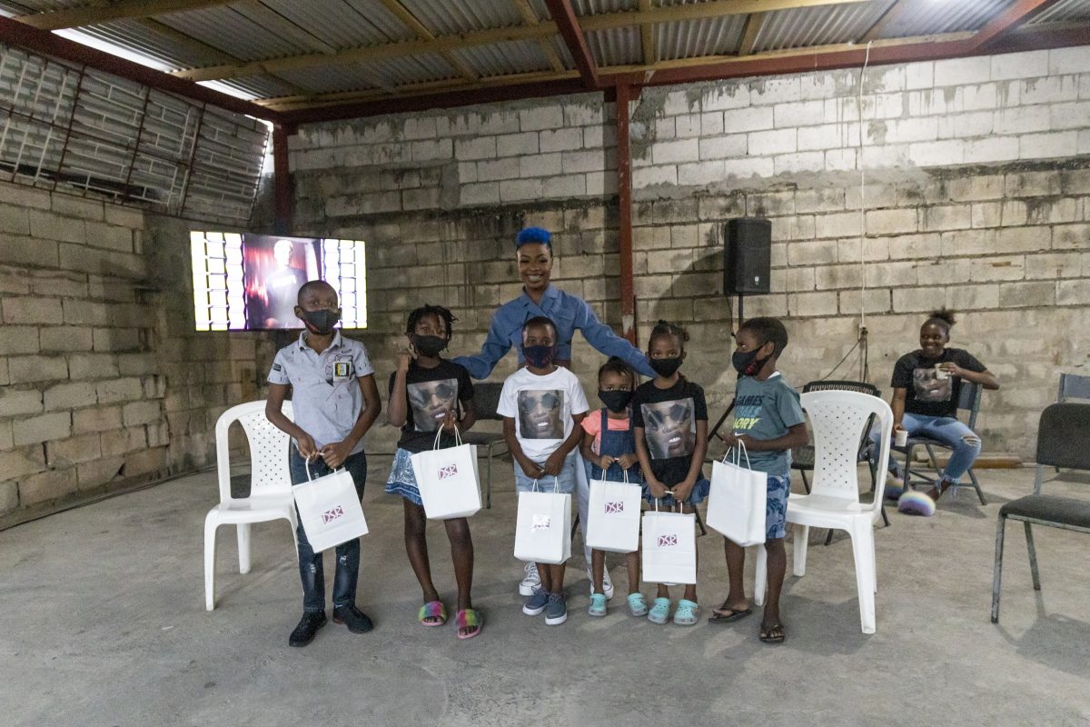 Marcy-does-a-photo-op-with-the-children-who-were-gifted-with-tablets-scaled