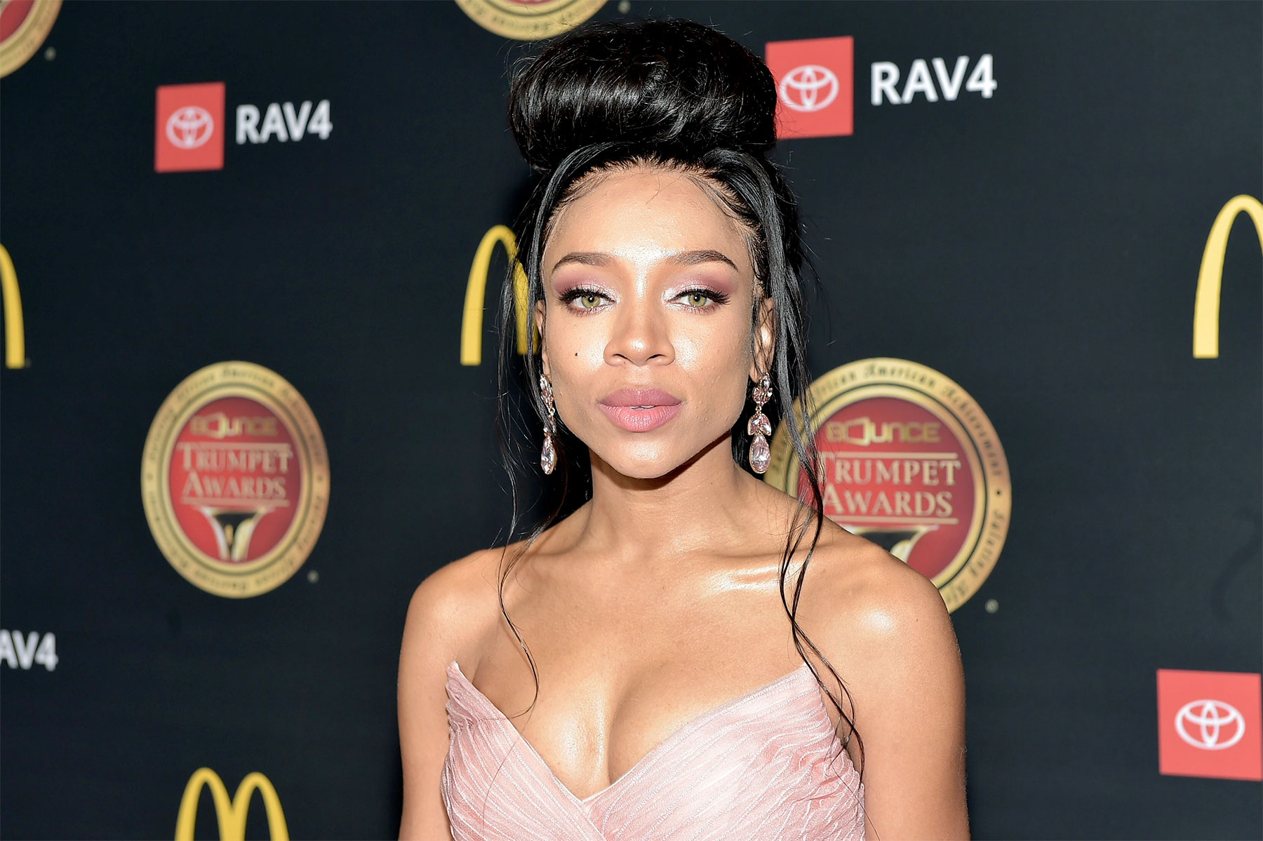 NY Rapper Lil Mama s UHOH Video Is A Big Nod To 90 s Dancehall