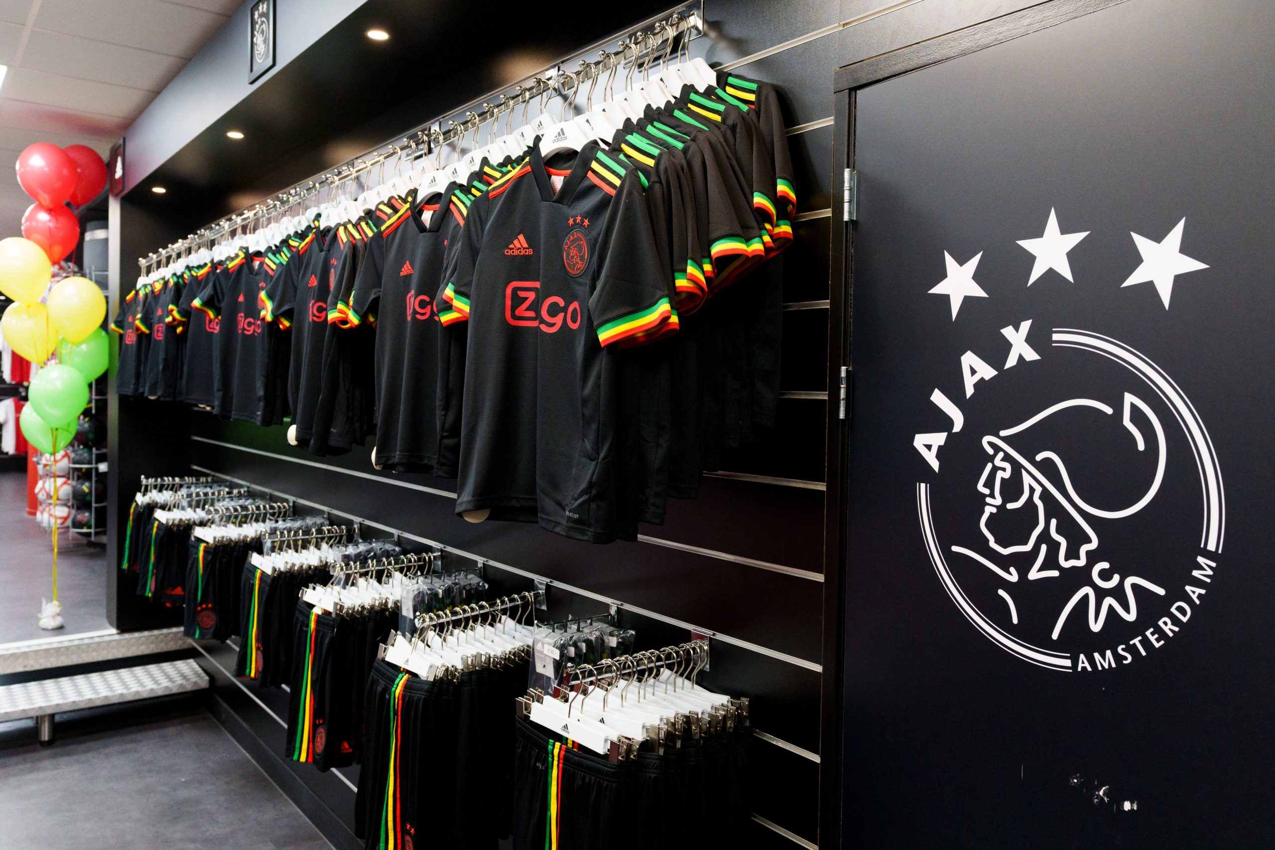 pion Controle een miljard Ajax Amsterdam Football Club Launches Bob Marley Inspired 3rd Kit And It's  Beautiful – DancehallMag