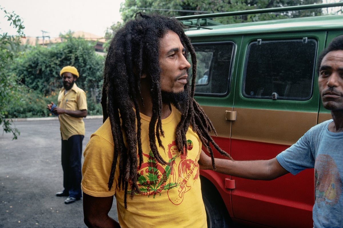 Bob Marley & The Wailers - Jamming (Official Music Video) 