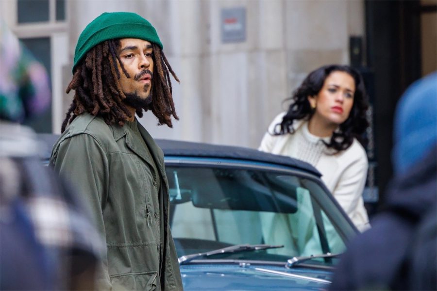 Kingsley Ben-Adir, Umi Myers Kiss On Set As Bob Marley, Cindy ...