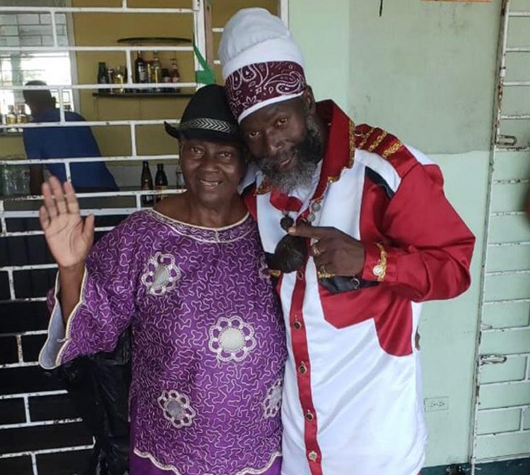 capleton-and-mom